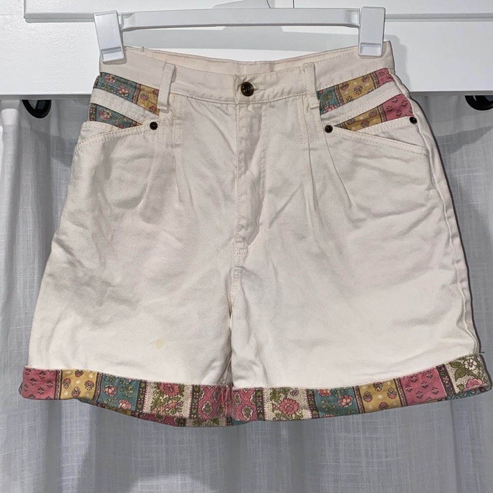 vintage 80s/ 90s white patterned high rise shorts